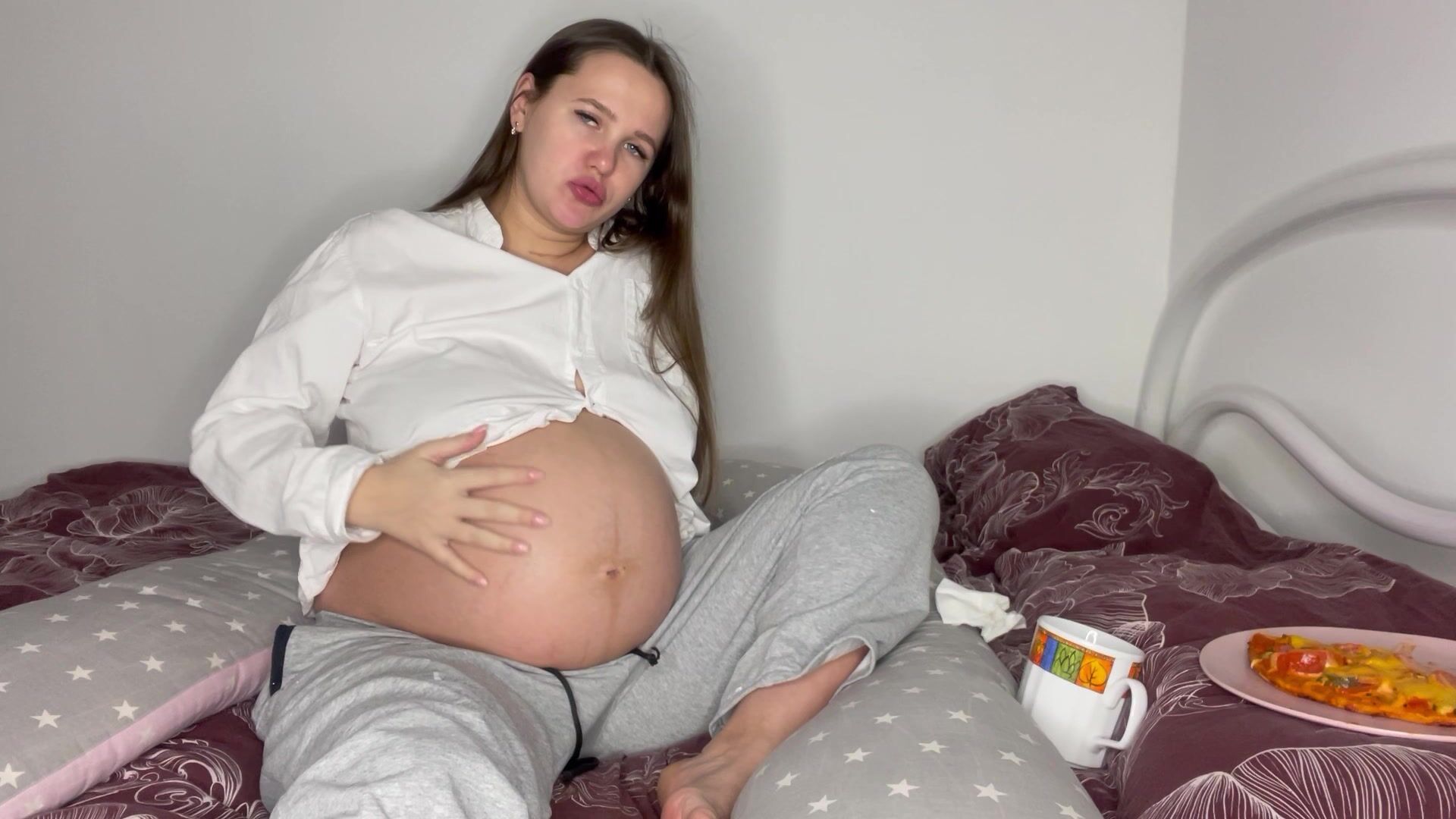 A pregnant woman ate all the food in her house and her belly 16 Views · Feb 29, 2024