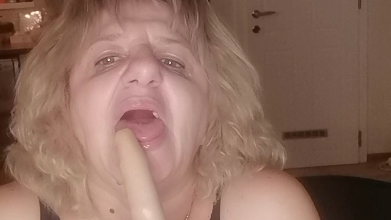 Deana-DILDO BLOW