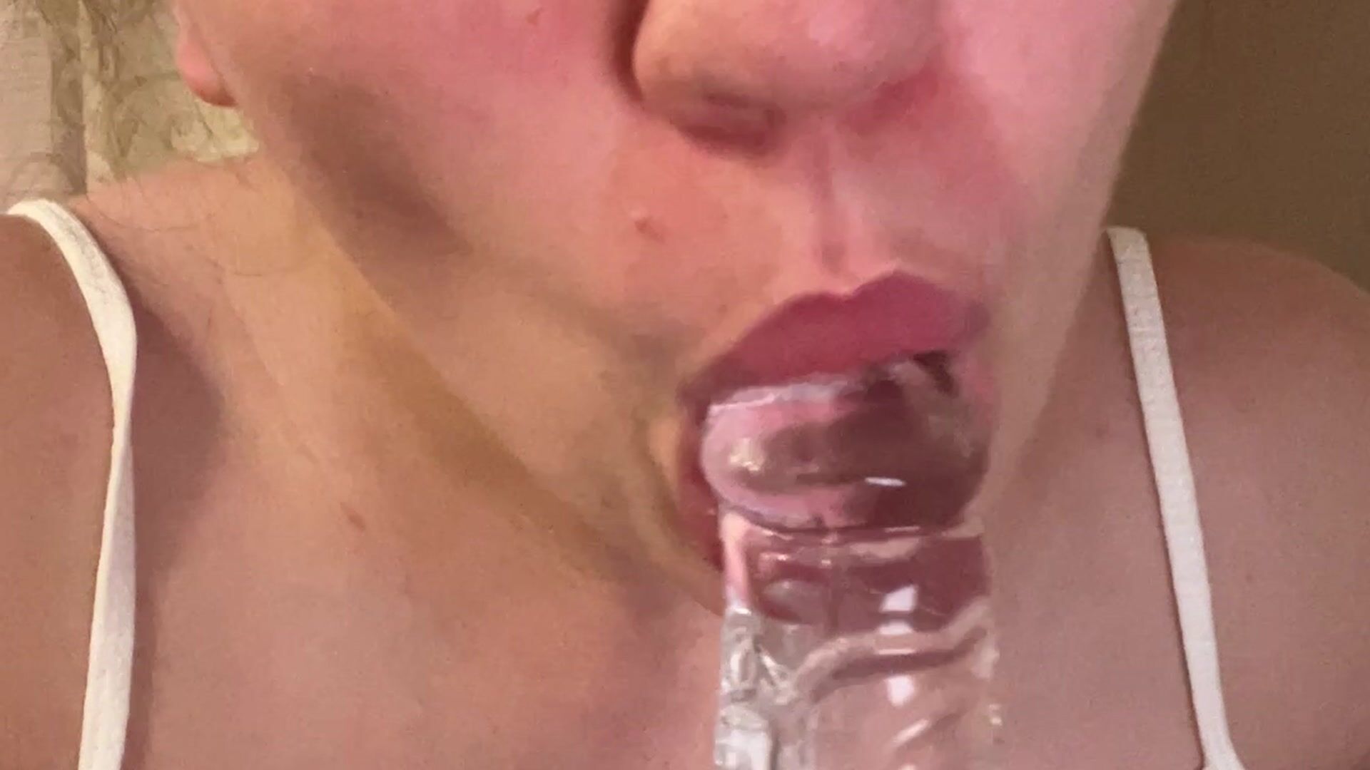 Blowjob from a crystal dildo