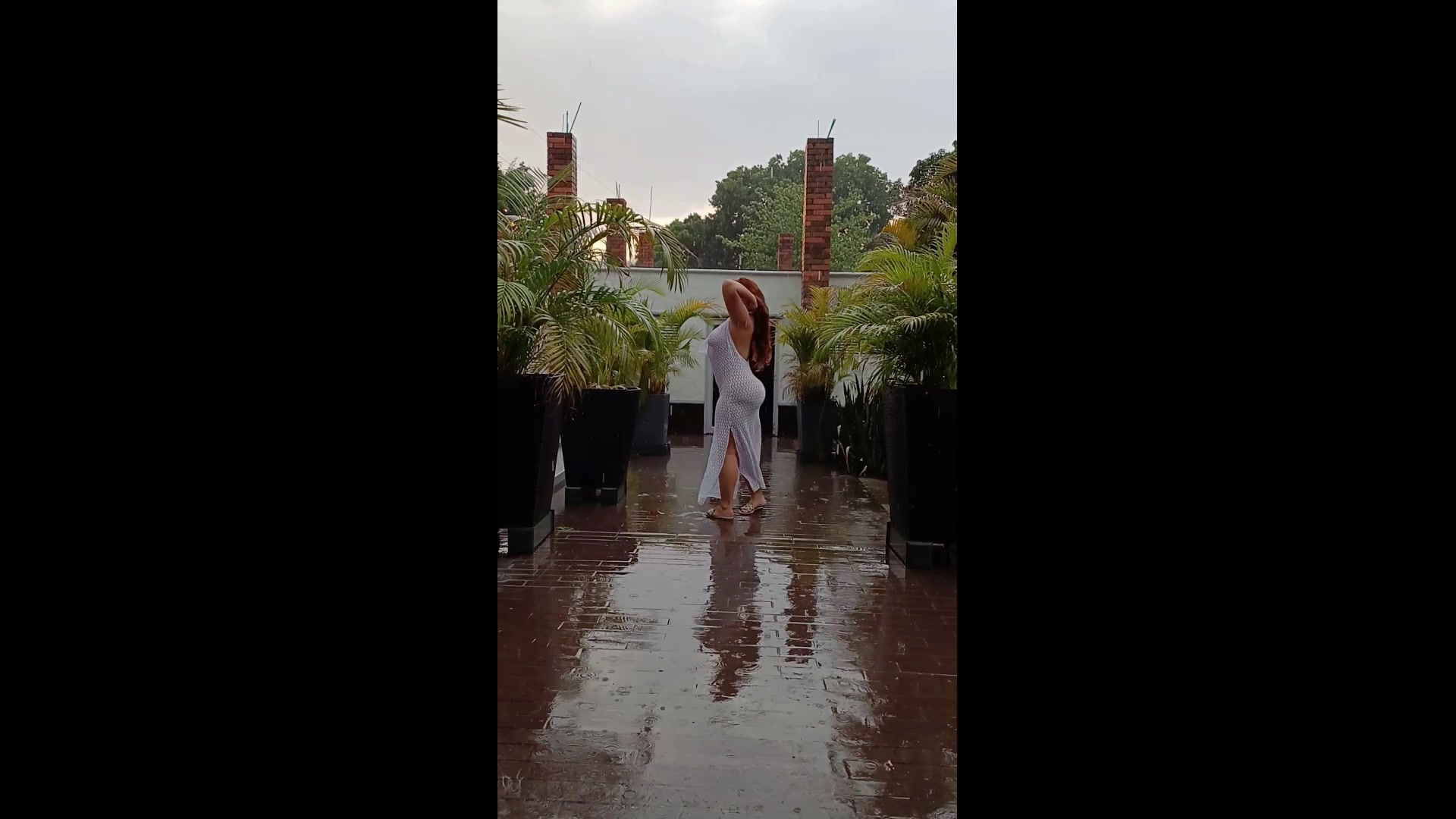 Naked in the rain⛈️