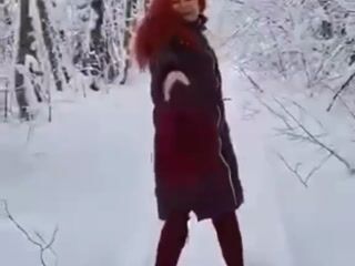 Pretty woman in the snow - video by Mia__Sunny cam model
