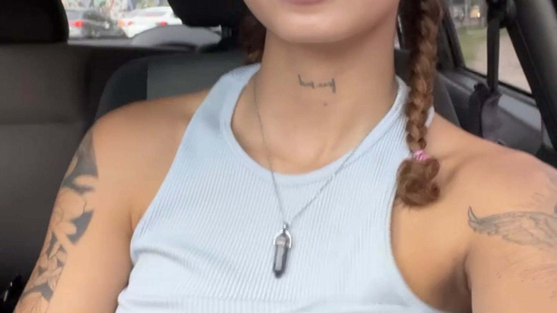 flash tits in the car :o