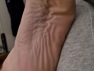 Wrinkled foot sole flex - video by Solesforyoursoul cam model