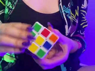 I solve a rubik's cube in 1 minute