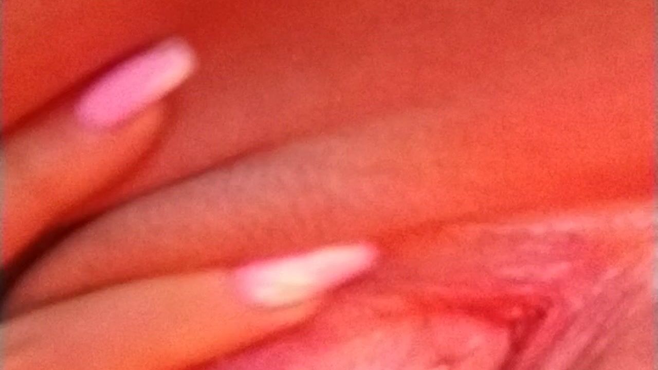 Putting fingers in my pussy, how delicious I like it a lot