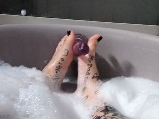 Wet Footjob at the Bathtub ;)