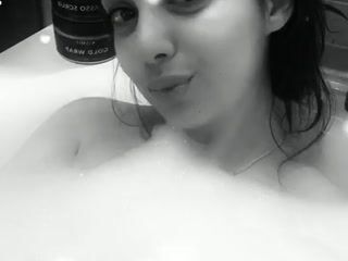 in the bath with relaxation foam…mmm… - video by Elizabettalee cam model