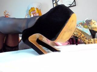 my heels os here!