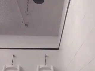 En las regaderas del gimnasio 2