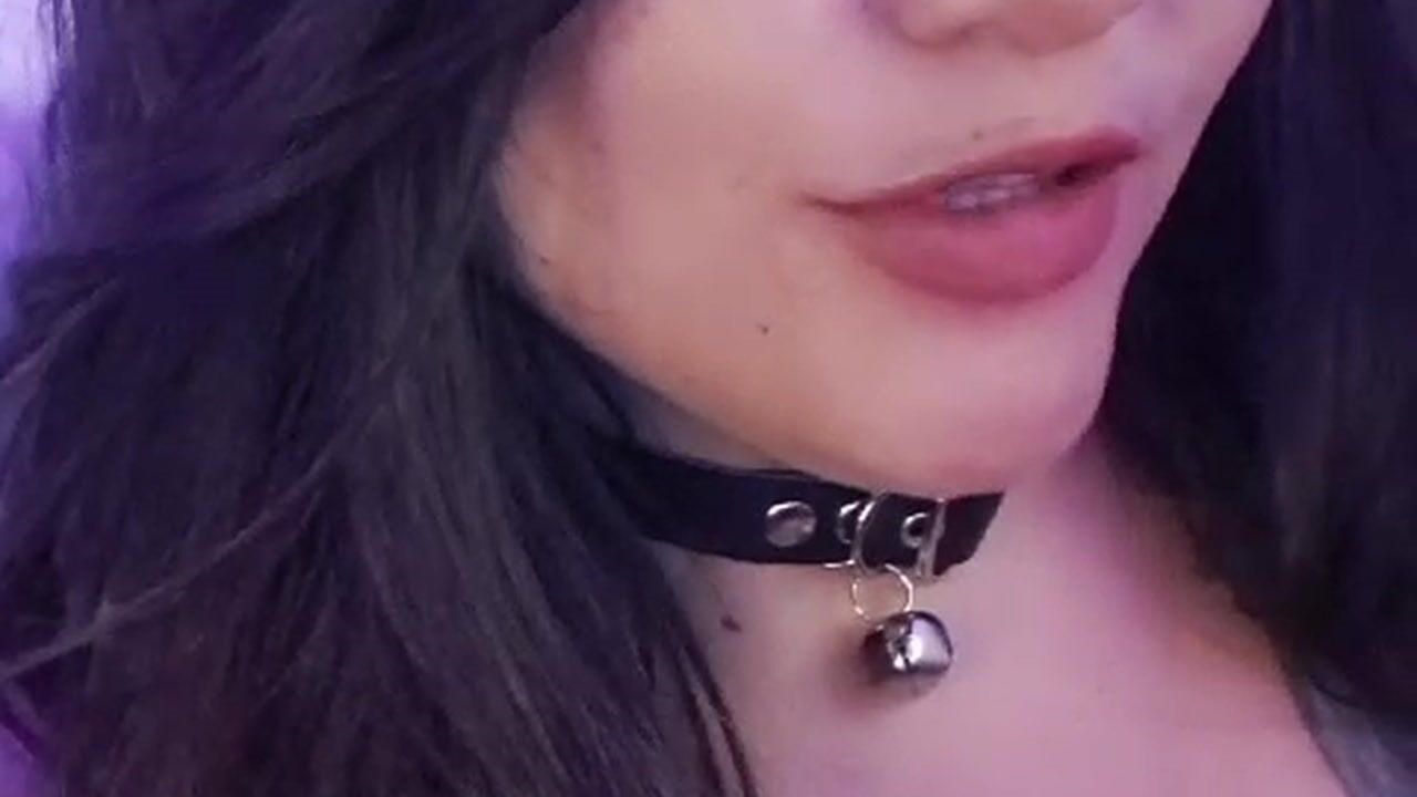 you like my necklace and piercing