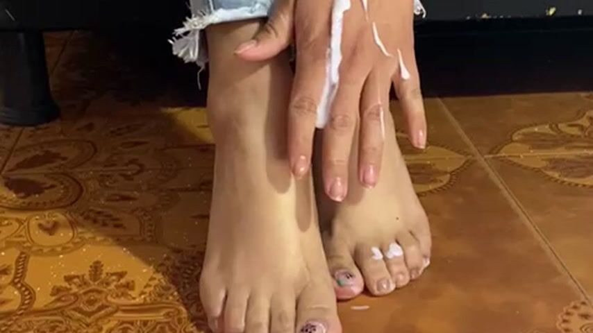 Feet with cream