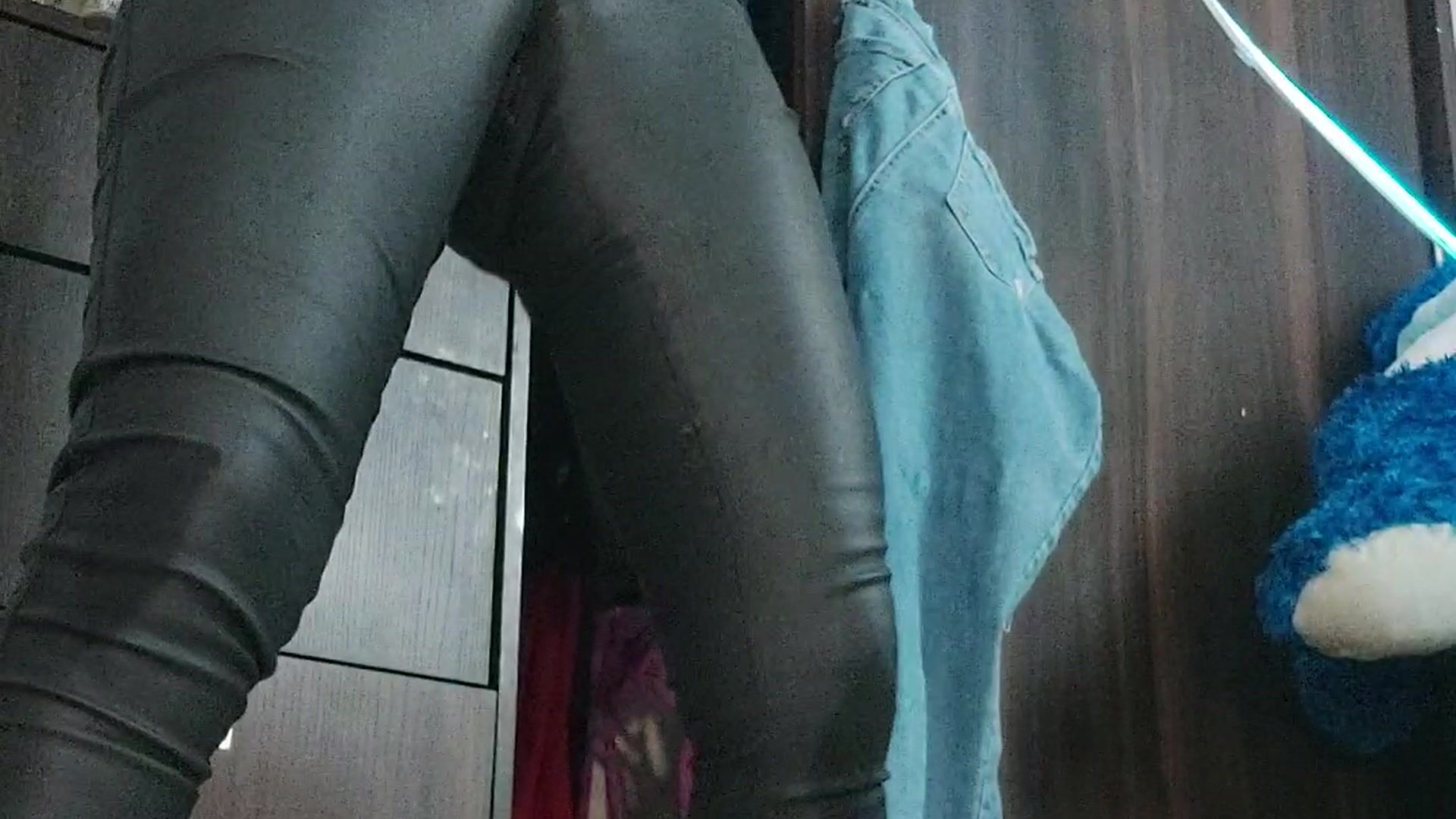 BIG SQUIRT LEATHER JEANS STANDING!