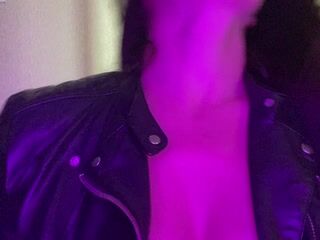 Viikikis Webcam Model Profile | xLiveSex
