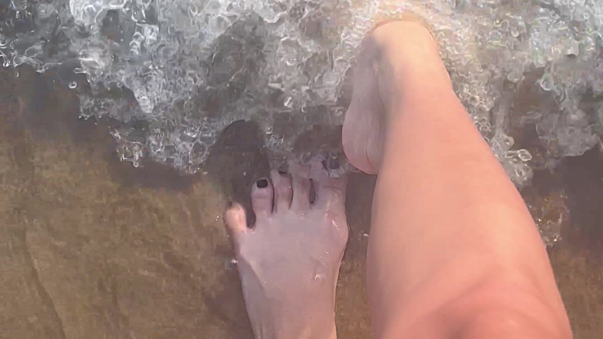 my feet and the sea :)