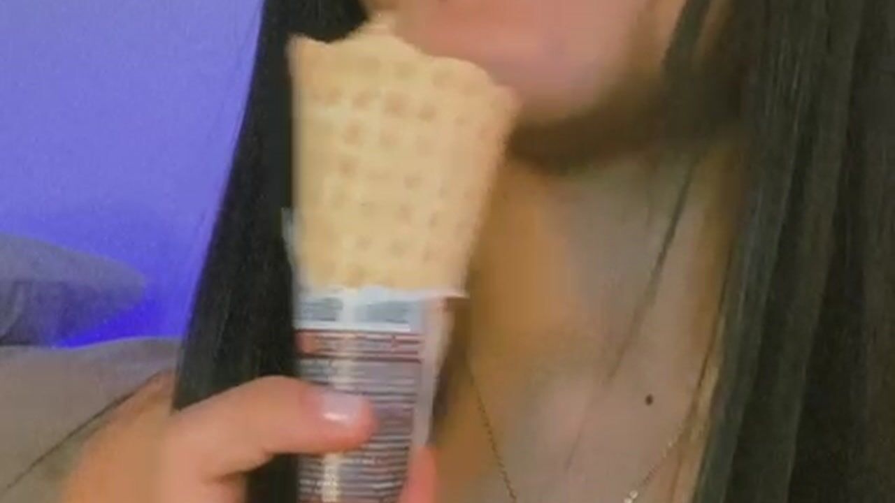 Hon, do you want my ice cream?♥