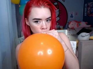 Squeaky Mia Helium Balloon Fun Singing