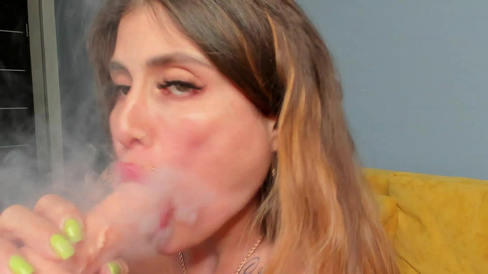 BLOWJOB AND SMOKING VAPE WOW WOW WHO LOVES SMOKE TAKE VIDEO