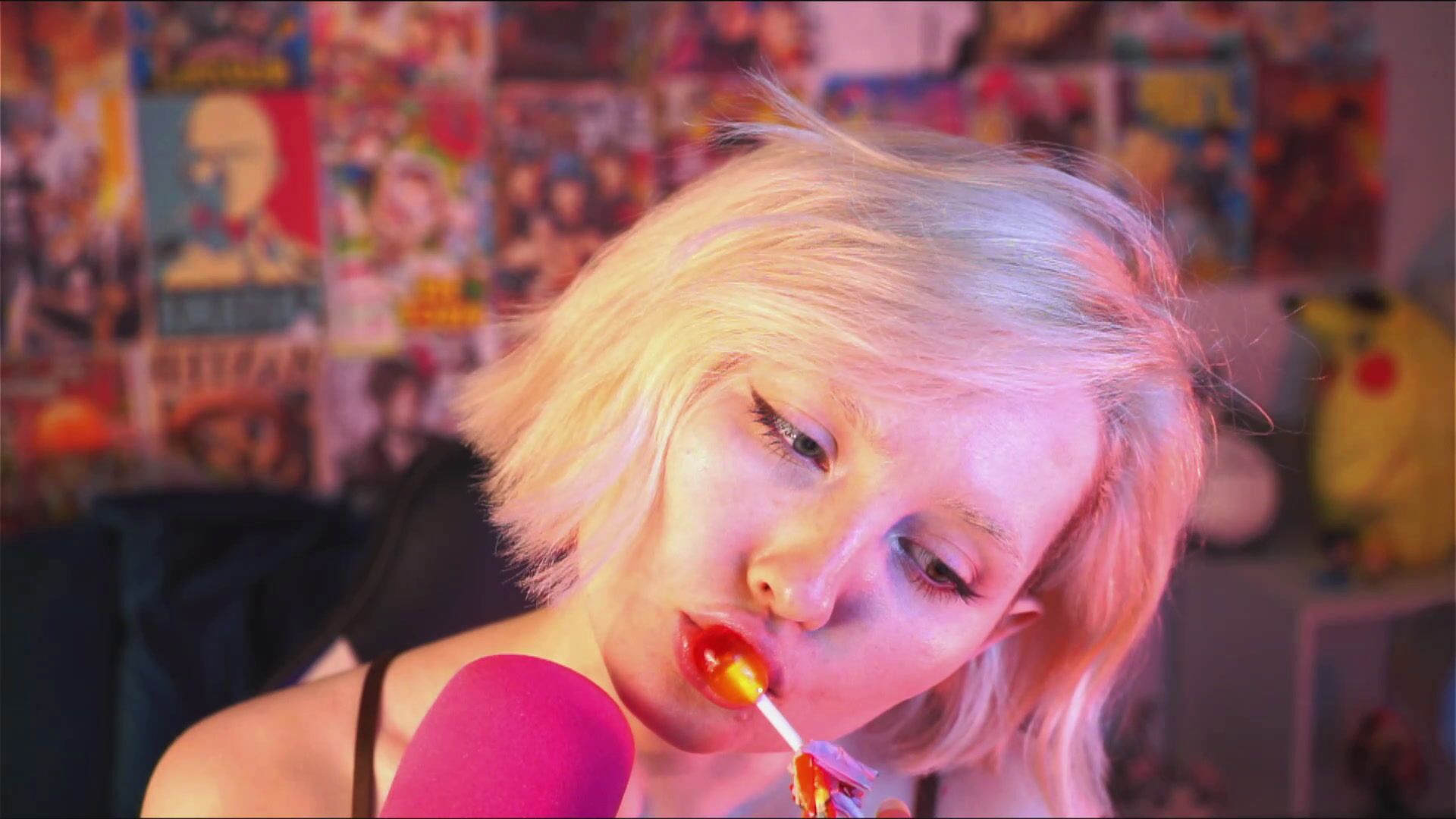 sucking lollypop 🥵